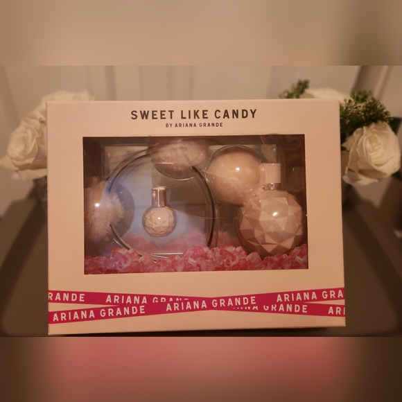 Sweet Like Candy by Ariana Grande EDP Gift Set with Pom Pom Headband; Never Used - Picture 5 of 16